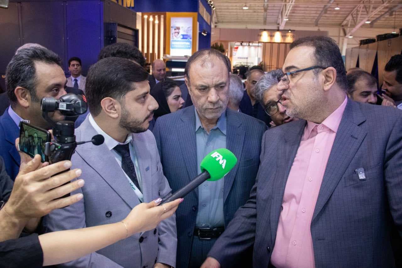 حضور معاون محترم وزیر صمت در غرفه شرکت دانشبنیان پارس سیستم انرژی